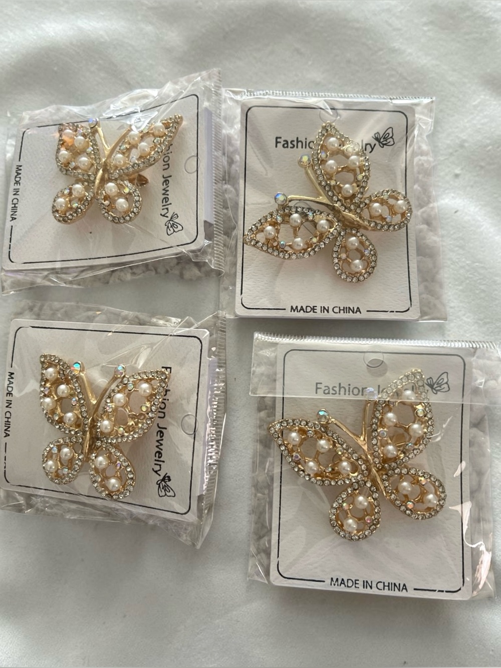 11 ELEGANT GOLD TONE & FAUX PEARL BUTTERFLY BROOCHES